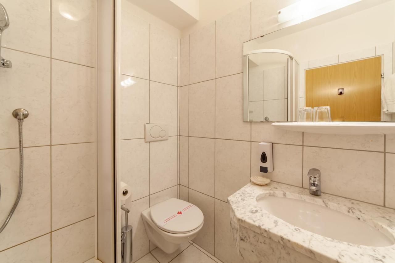 Fruehstuecks-Hotel Olympia Tirolo Ngoại thất bức ảnh