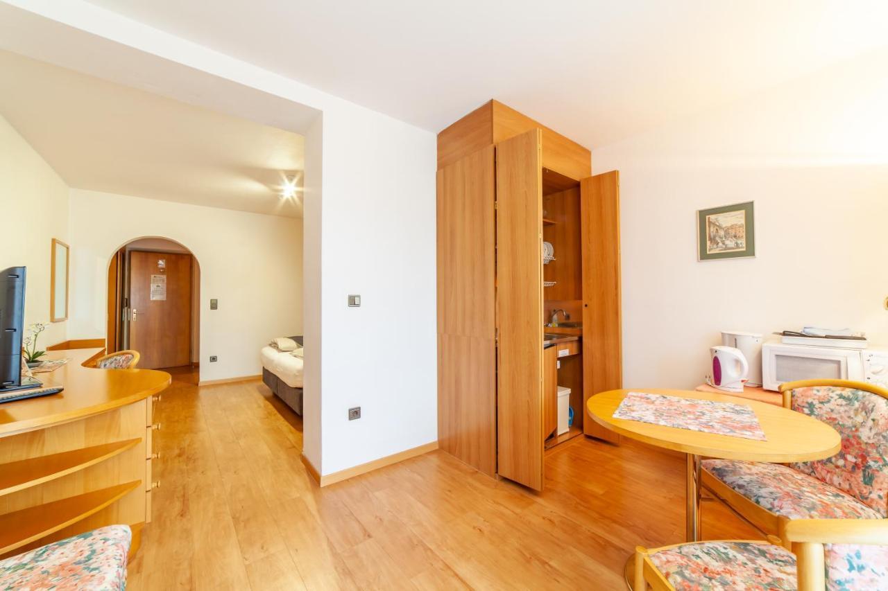 Fruehstuecks-Hotel Olympia Tirolo Ngoại thất bức ảnh