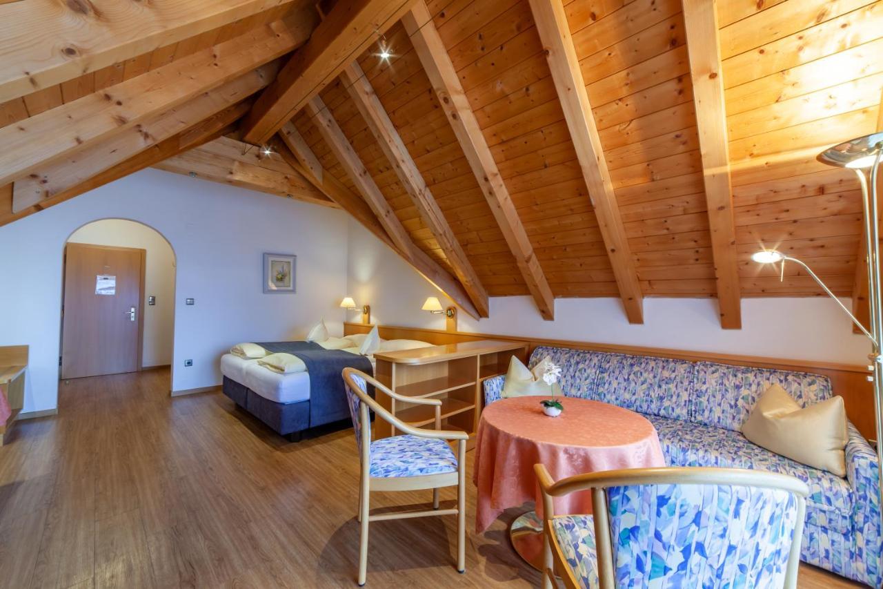 Fruehstuecks-Hotel Olympia Tirolo Ngoại thất bức ảnh