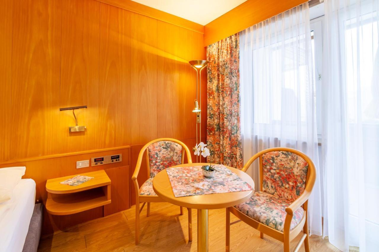 Fruehstuecks-Hotel Olympia Tirolo Ngoại thất bức ảnh