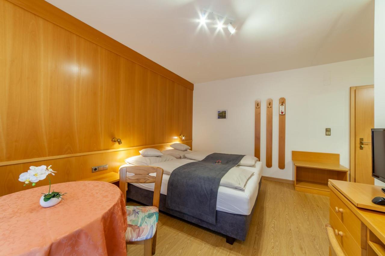 Fruehstuecks-Hotel Olympia Tirolo Ngoại thất bức ảnh