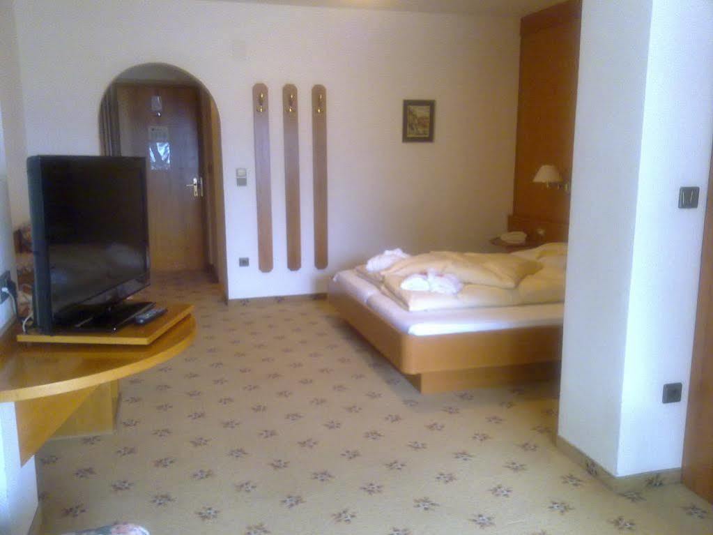 Fruehstuecks-Hotel Olympia Tirolo Ngoại thất bức ảnh